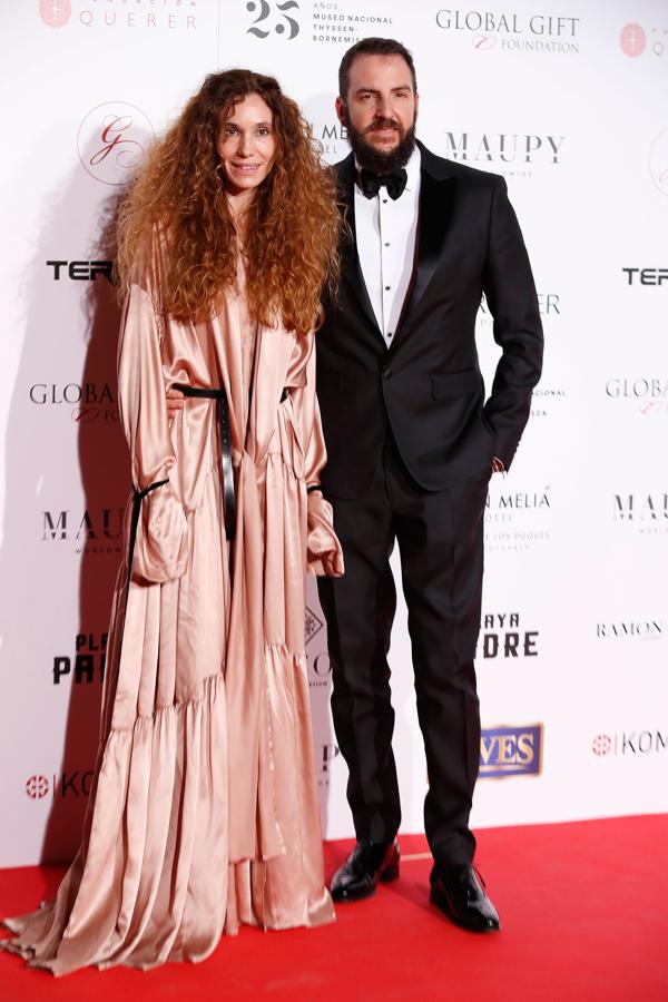 Todos los looks de la alfombra roja de la Global Gift Gala Madrid: Blanca Cuesta y Borja Thyssen