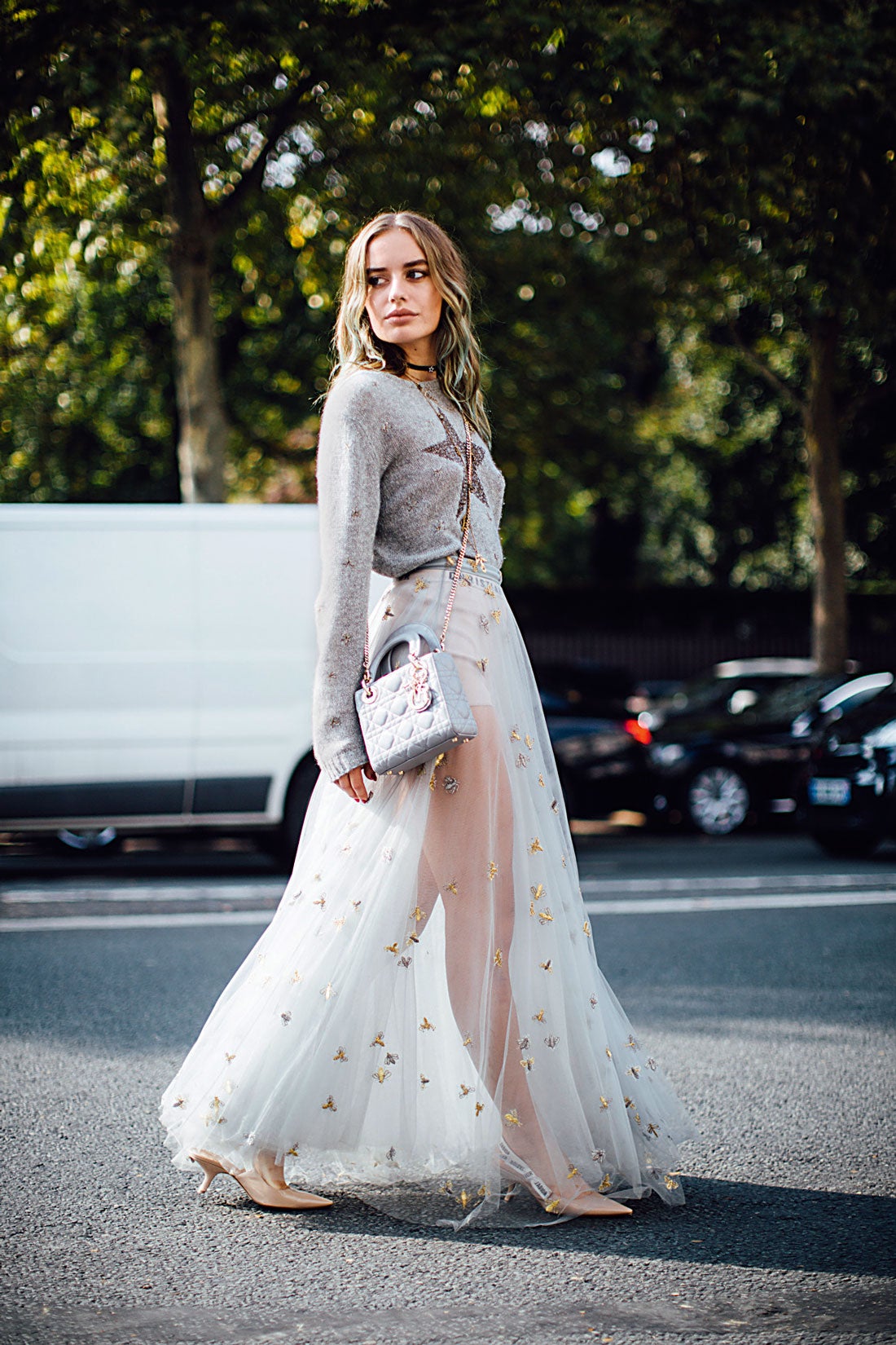 Las tendencias que triunfan en el street style esta primavera: largo de día