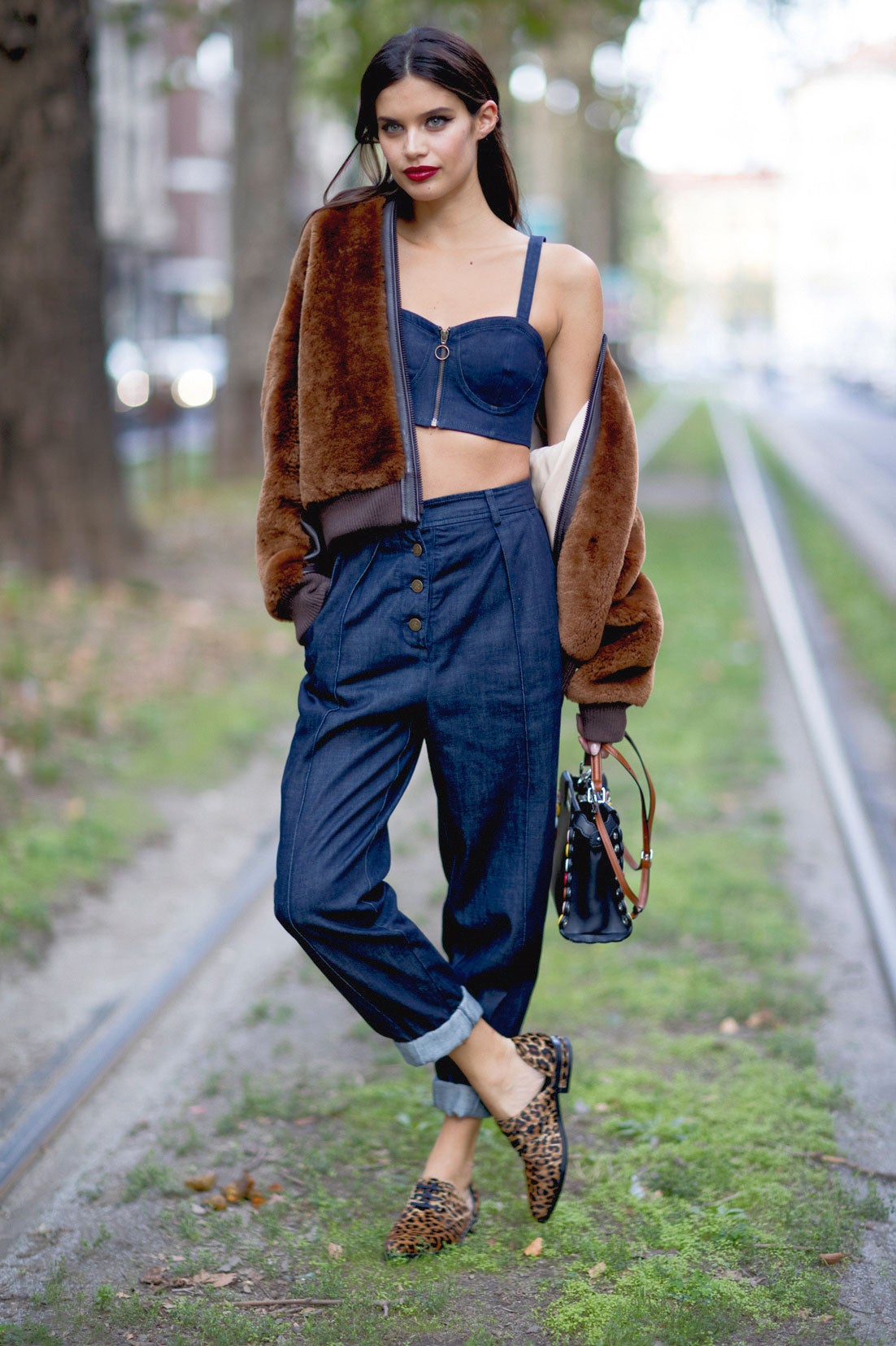 Las tendencias que triunfan en el street style esta primavera: bloque vaquero