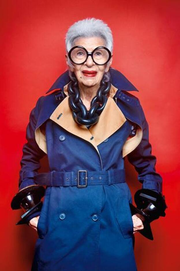 Iris Apfel en una imagen promocional de la campaña Ageless, de la firma Blue Illusion (2016).