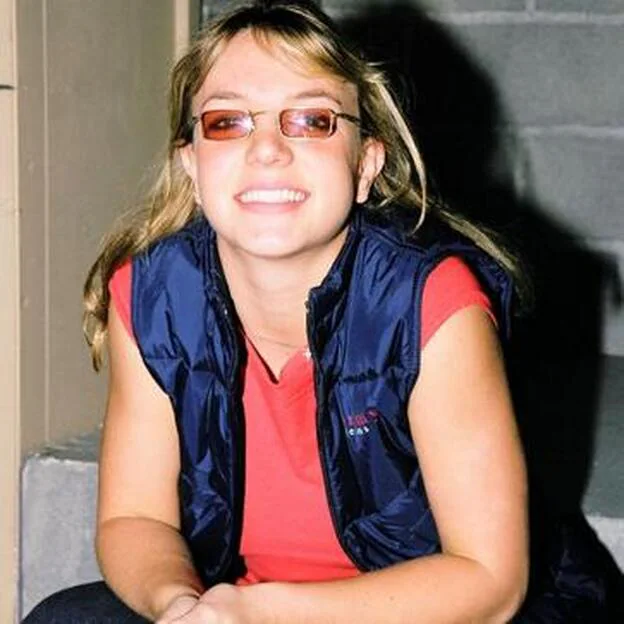 Britney con gafas de colores al estilo Matrix