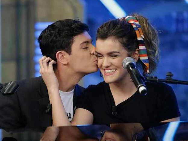 Haz click en la imagen para ver todos los besos que ya han protagonizado Amaia y Alfred antes de Eurovisión 2018./gtres