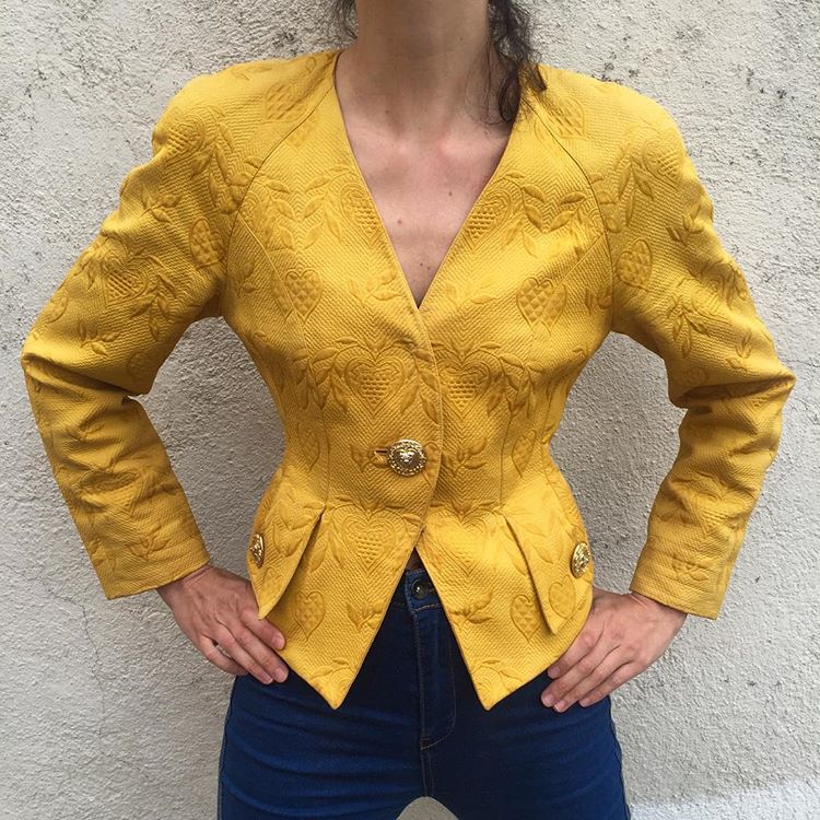 Chaqueta vintage de Lacroix, a la venta en @desupadreydesumadre (30 euros)