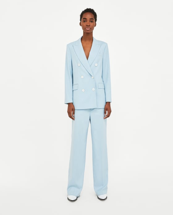 Traje masculino azul bebé de Zara (69,95 euros y 39,95 euros)