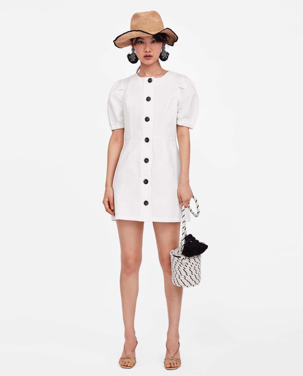 Vestido blanco de lino de Zara (29,95 euros)