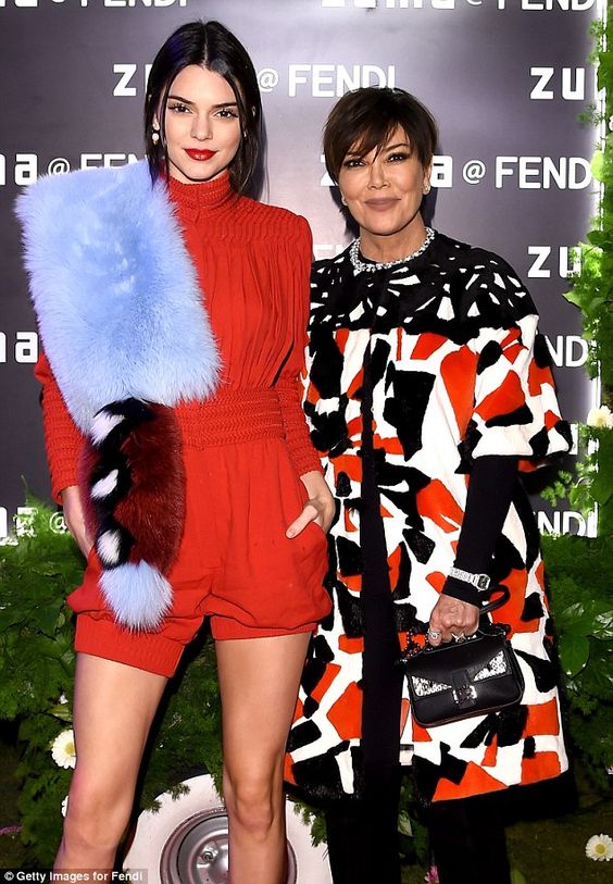 Famosas que se parecen a sus madres: Kris Jenner y Kendall