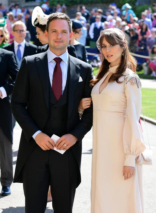 Sombreros y tocados en la boda real: Troian Bellisario