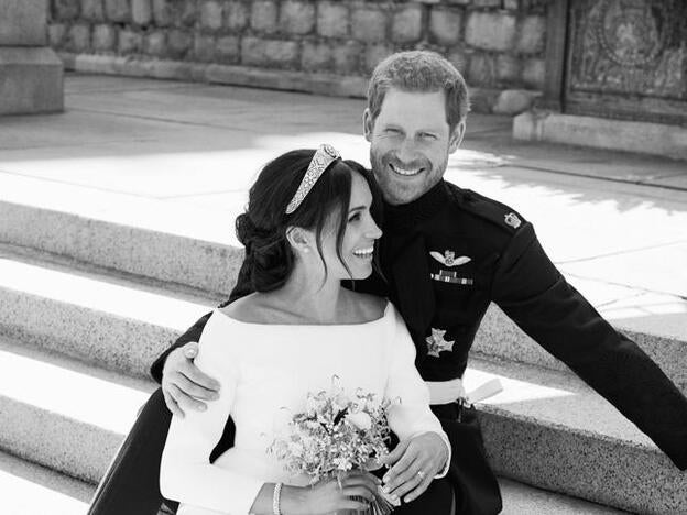 Esta es la primera foto oficial de la pareja después de la boda/gtresonline