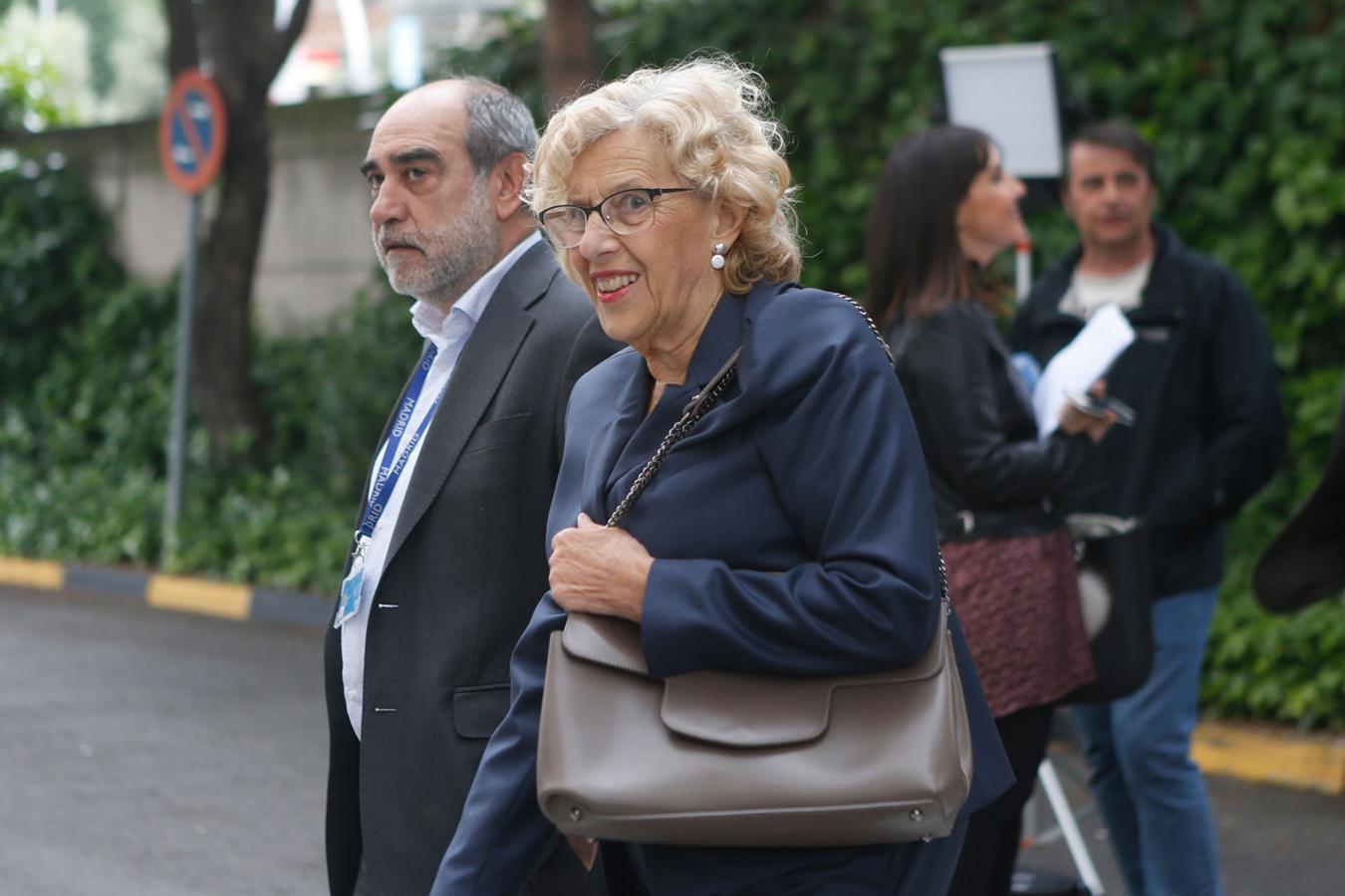 Capilla ardiente de María Dolores Pradera: Manuela Carmena