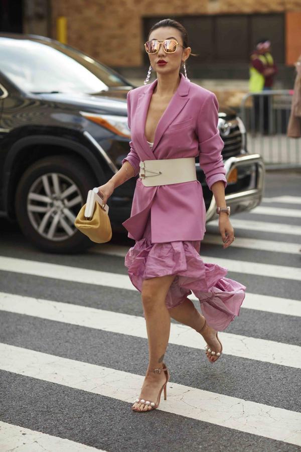 Cómo llevar una blazer según el street style.