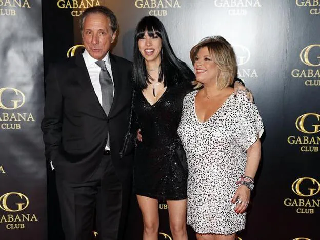 Alejandro Rubio y Terelu Campos junto a su hija en el día de su cumpleaños./gtres