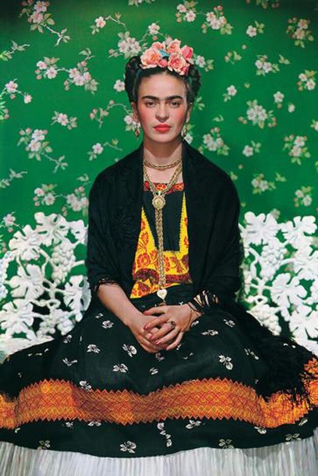 Frida Kahlo en un banco, 1938.