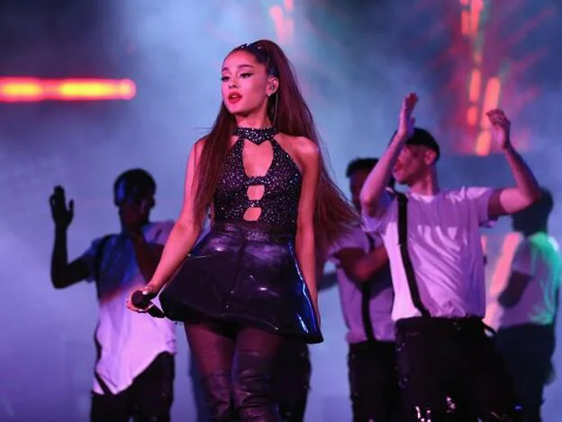 Ariana Grande sorprende con un radical cambio de 'look' para la portada de una revista./getty