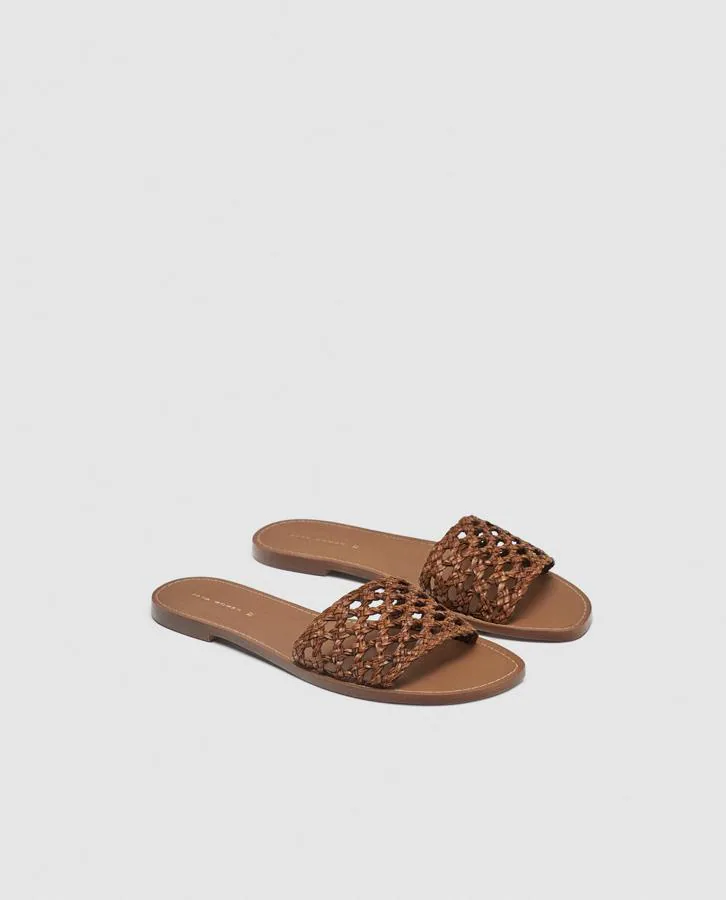 Rebajas: las sandalias planas que tienes que comprar. Zara.