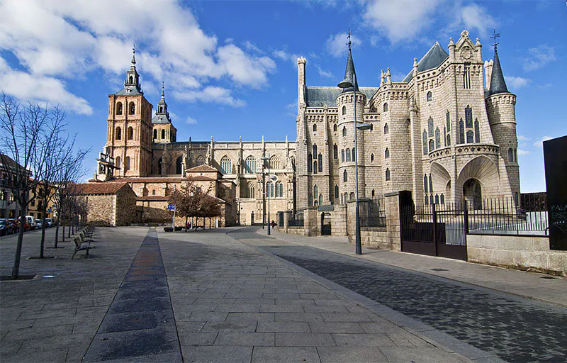 Los 10 pueblos más bonitos de Castilla y León para el verano: Astorga