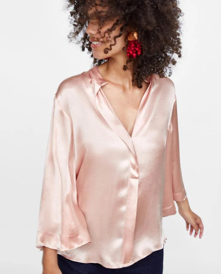 12 prendas de Zara que puedes comprar en rebajas para combinar su famosa falda de lentejuelas