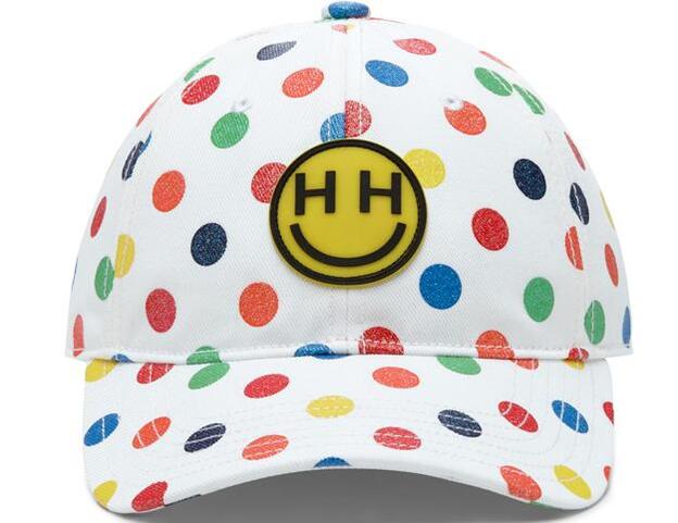 Gorra con estampado de lunares multicolor, 45 euros.