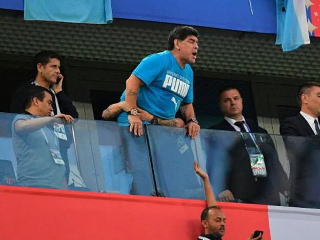 Maradona exaltado durante el Argentina-Nigeria del Mundial de Rusia 2018./cordon press.
