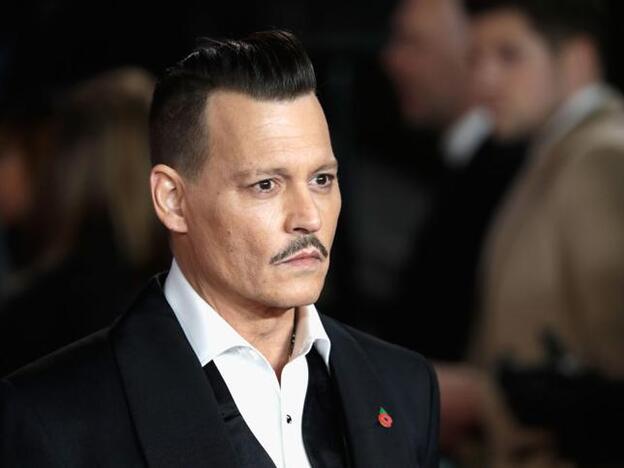 El hijo de Johnny Depp y Vanessa Paradis está enfermo./getty