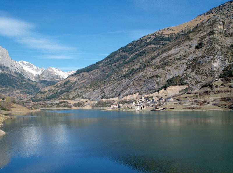 Los 10 pueblos más bonitos de Aragón para el verano: Lanuza (Huesca)