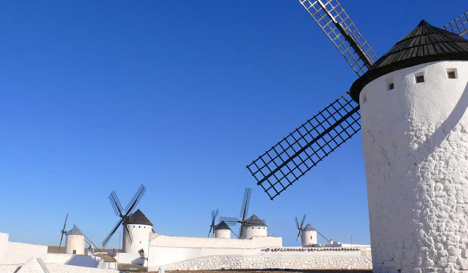Los 10 pueblos más bonitos de Castilla-La Mancha para el verano: Campo de Criptana (Ciudad Real)