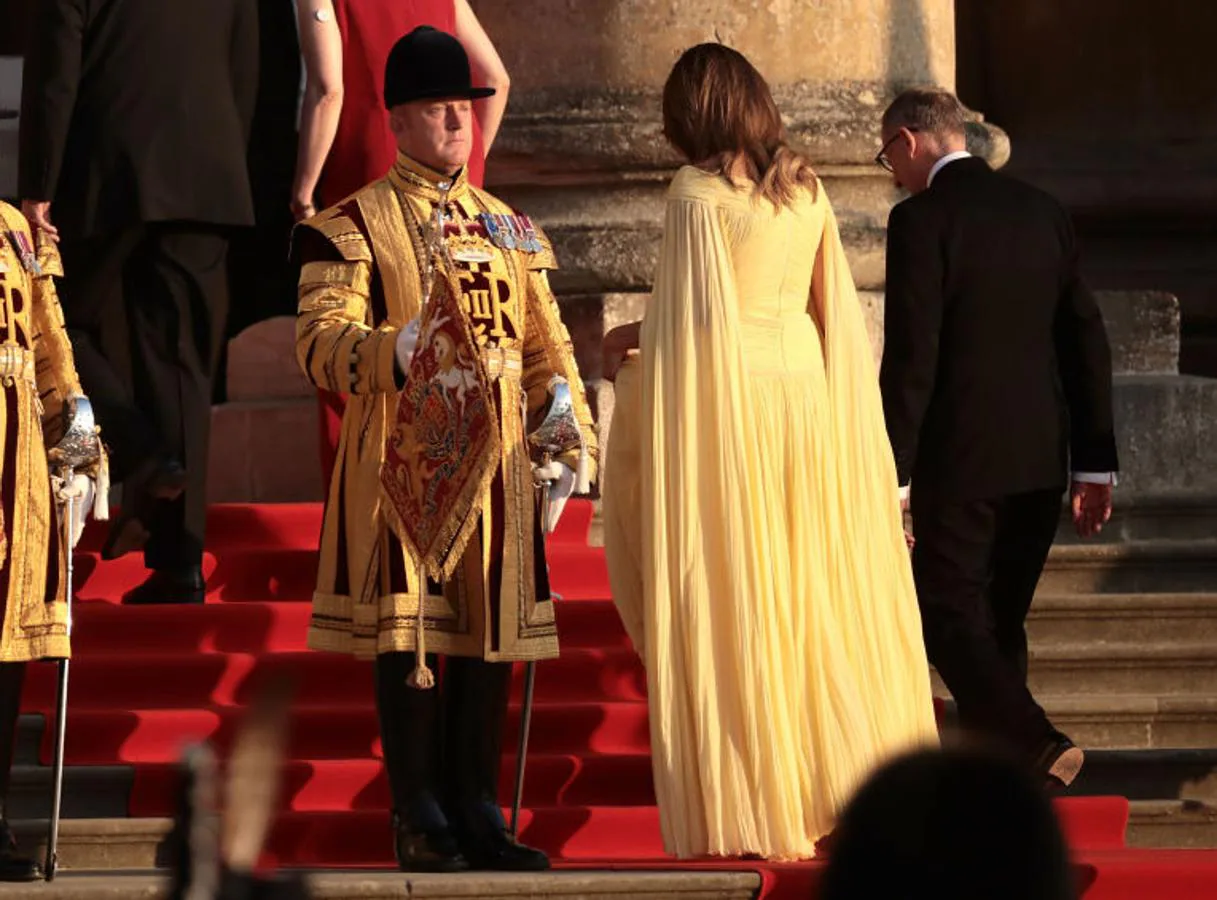 Melania Trump se viste de princesa en su primer día en Londres