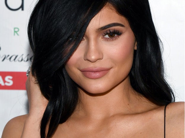 Kylie suele arriesgar en sus manicuras. La última tendencia que ha lucido ha sido la jelly nails./getty