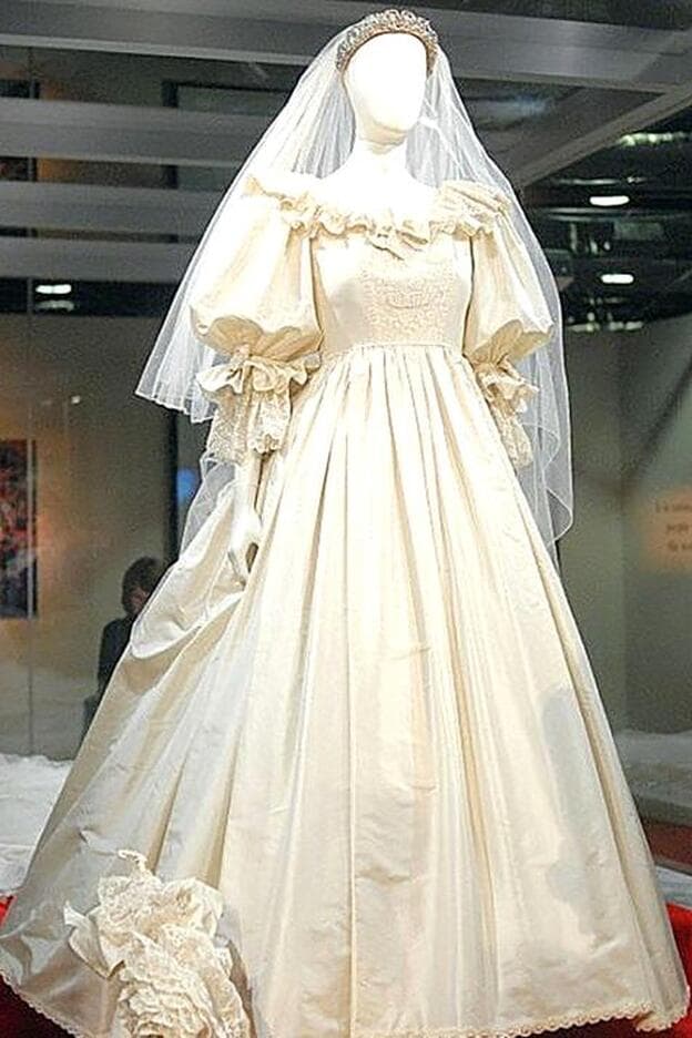 El vestido de boda que Diana de Gales llevó en su boda.