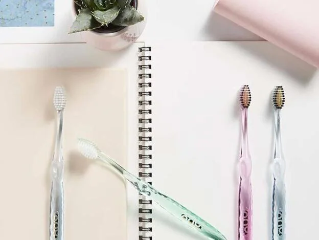 Los cepillos Charcoal and Goal Toothbrush son el producto estrella de la marca Nano-B./Instagram