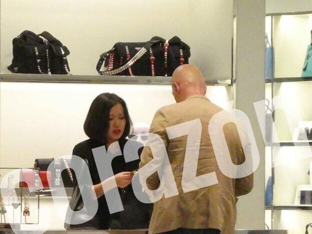 Kiko Matamoros comprando en Prada.