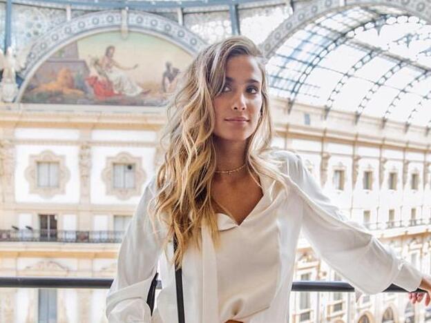 María Pombo revoluciona Instagram con su nueva blusa con estampado tipo pañuelo de Mango./instagram.