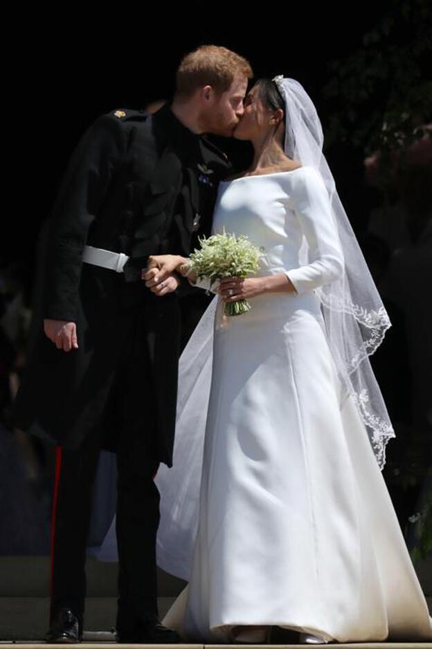 Pincha en la imagen para ver todas las fotos de los vestidos de novia de Meghan Markle.