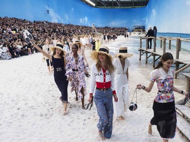 París tiene playa gracias al desfile de Chanel