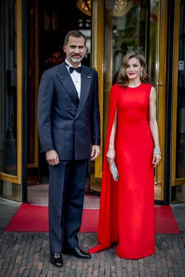 Letizia, imponente de Stella McCartney. Pincha en la foto para ver algunos de los mejores looks de la Reina.