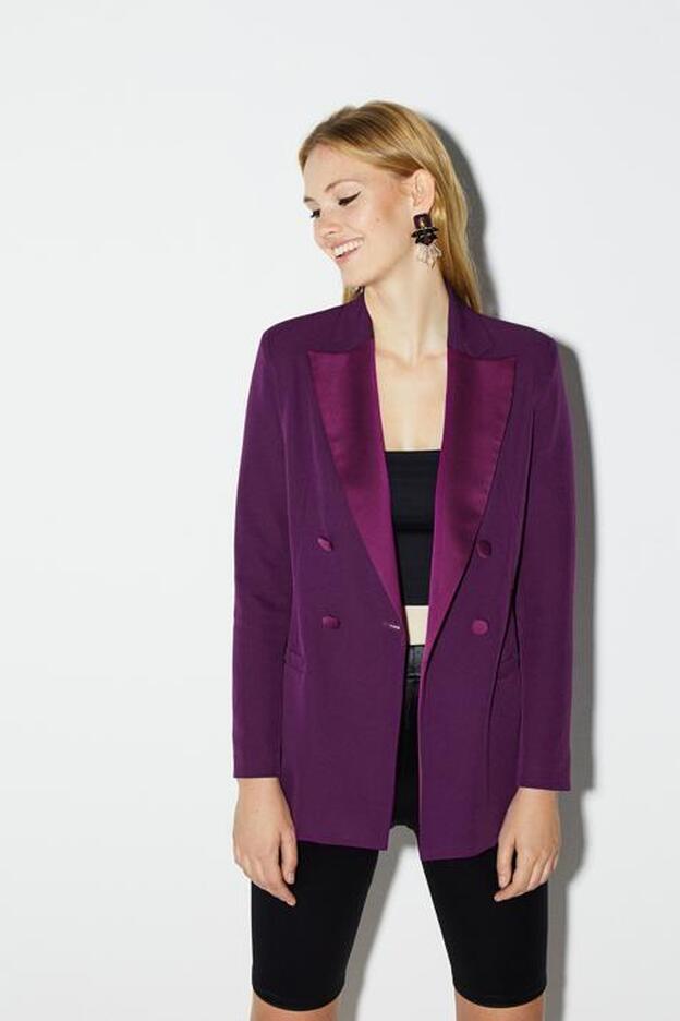 Blazer de la colección de Navidad de Bershka (39,99 euros).