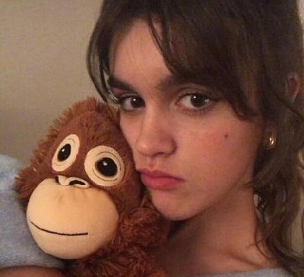 Amaia con nuevo flequillo.,