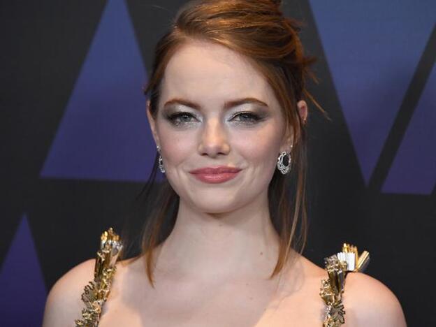 Haz click en la imagen y descubre las famosas que, como Emma Stone se atreven con el cambio de look radical, de rubias a morena./getty