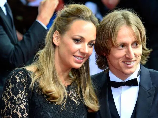 Vanja Bosnić junto a su marido, Luka Modric, en la gala del Balón de Oro 2015./cordon press.
