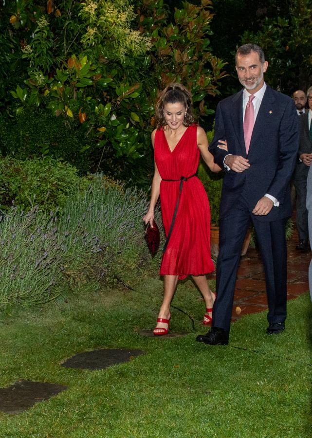 Los looks con escote más sexys de la Reina Letizia