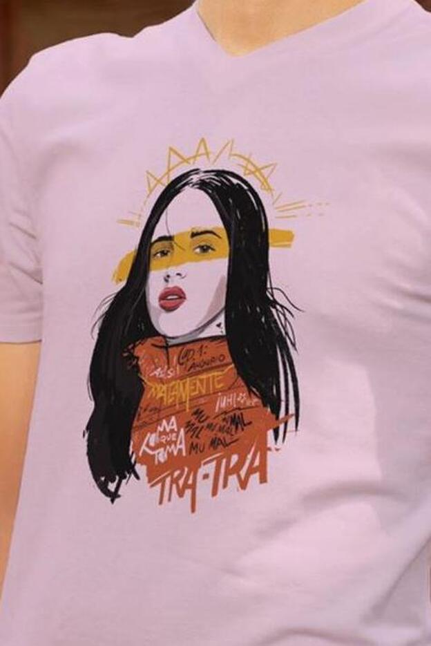 Camiseta de Rosalía (16,99 euros).