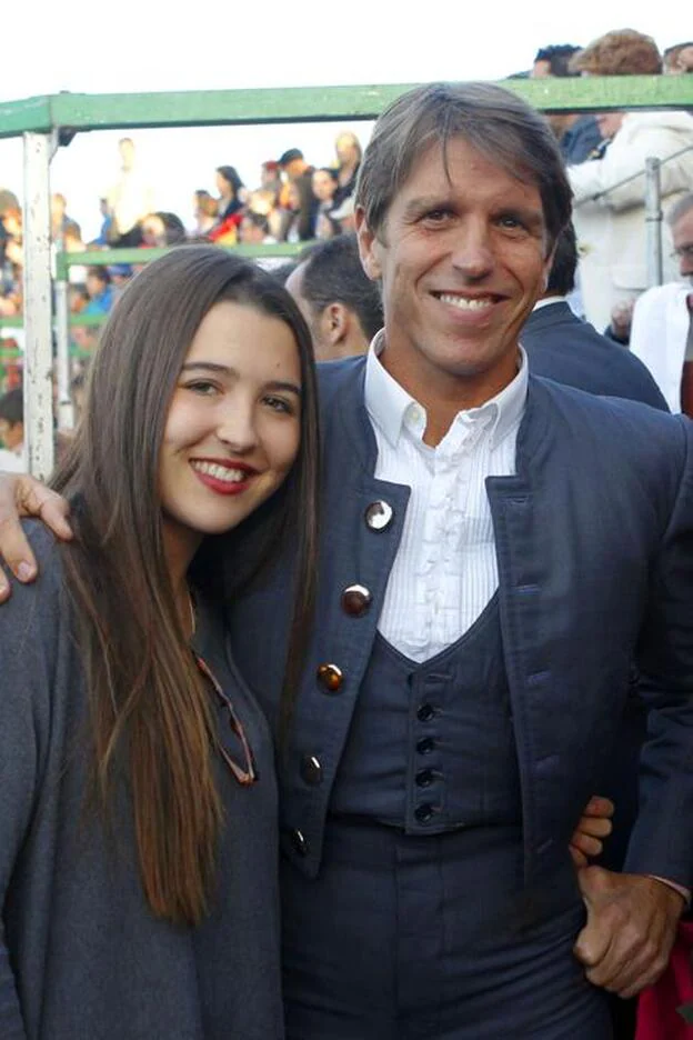 Manuel Díaz 'el Cordobés' junto a su hija Alba./Gtres