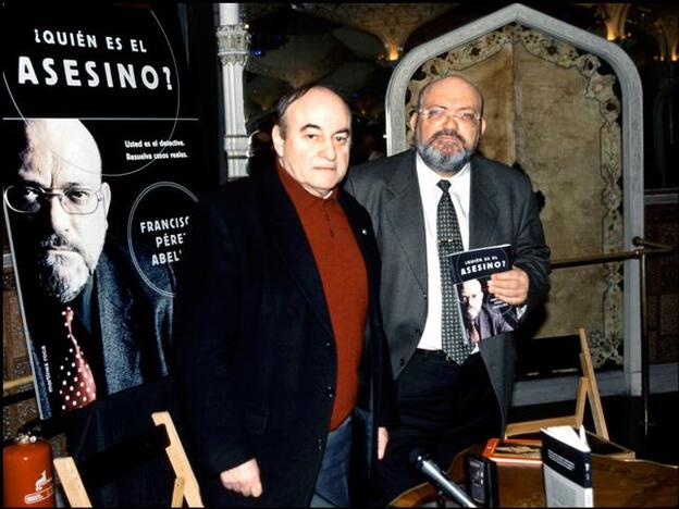Francisco Pérez Abellán (a la derecha en la imagen) ha muerto a los 64 años. Pincha sobre la foto para ver los famosos que nos han dejado este 2018./gtres.