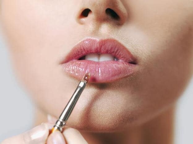Estos de maquillaje te ayudarán a conseguir unos labios más | Mujer Hoy