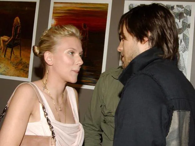 Jared Leto junto a Scarlett Johansson.