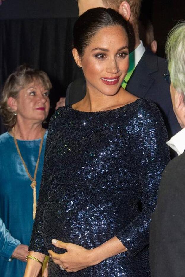 Meghan Markle parece estar empeñada en parecerse lo máximo posible a Lady Di, incluso en carácter. PIncha sobre la foto para ver sus mejores looks premamá./