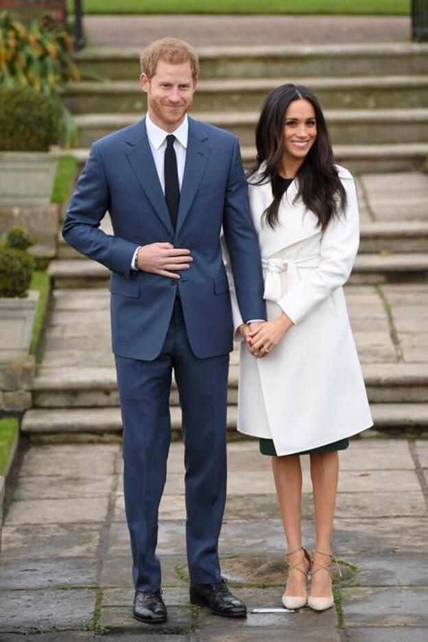 Meghan Markle lució este precioso abrigo blanco durante el anuncio de su compromiso con el Príncipe Harry.