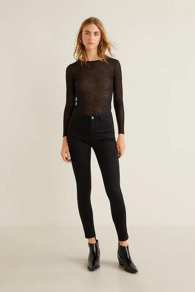 Jeans skinny Elektra en color negro, 17,99 euros.