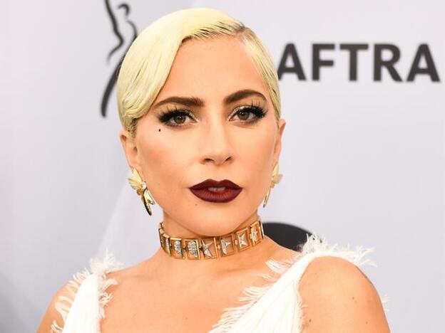 Todas las miradas se fijaron en los labios oscuros de Lady Gaga.