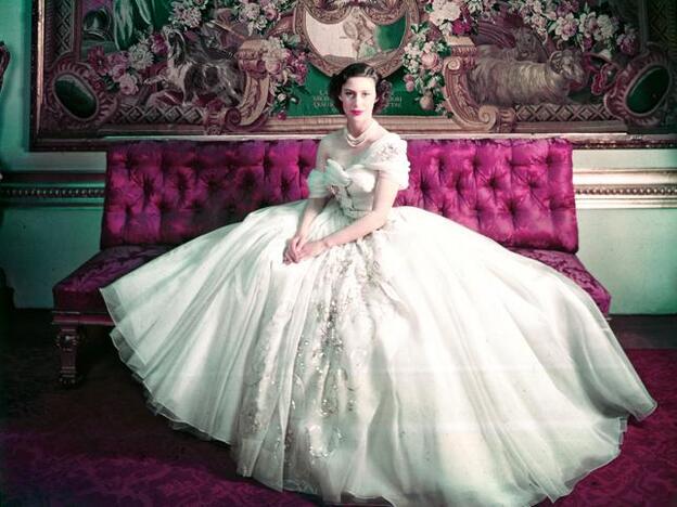 La princesa Margarita, con un modelo de Dior en su 21 cumpleaños, en 1951./Cecil Beaton