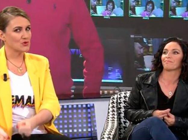 Lydia, tía de Georgina Rodríguez, en el plató de 'Sálvame' junto a Carlota Corredera./telecinco.